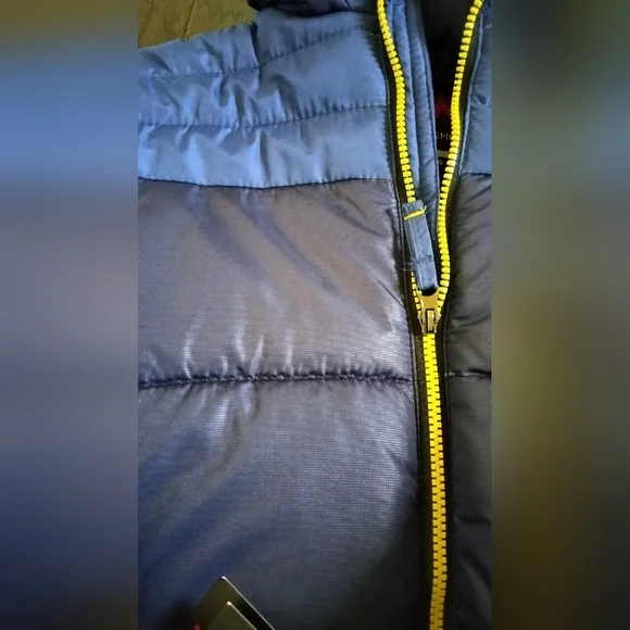 Puffer Jacket. NWT. - Picture 12 of 16